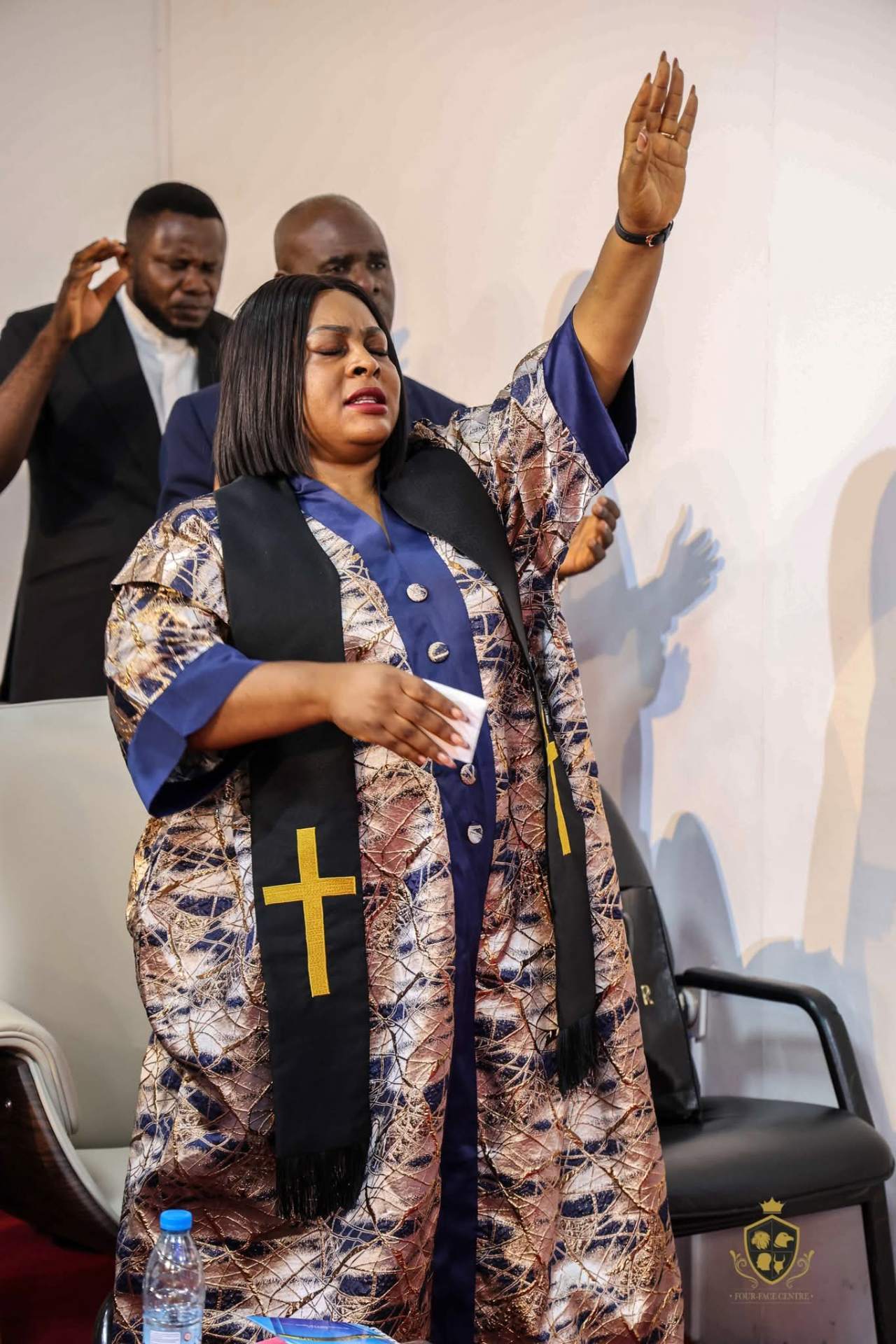 Rev. Lesley Mbuagbor in worship